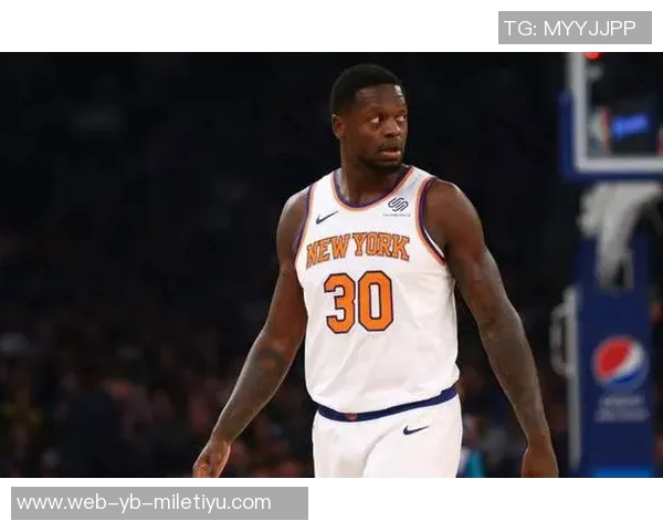 兰德尔三节豪取三双表现出色但失误频繁影响球队表现 兰德尔三节豪取三双表现出色但失误频繁影响球队表现