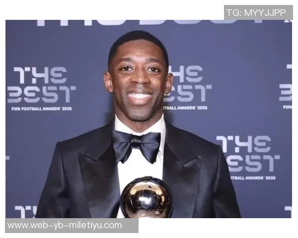 登贝莱荣获家乡城市奖章市长亲自颁发庆祝新科金球奖得主