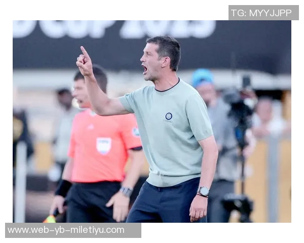 邓弗里斯换下后不满情绪引发齐沃支持愤怒球员的观点